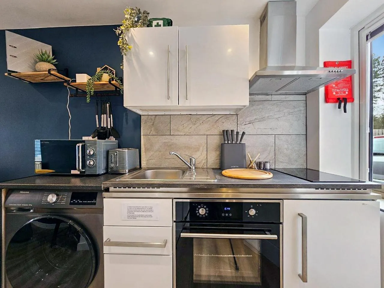 Blue Garden Retreat By Fortuna Property Cheltenham 0*,  United Kingdom