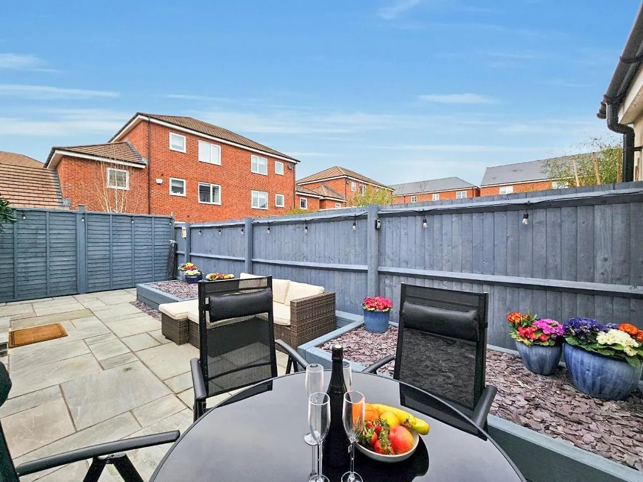 Blue Garden Retreat By Fortuna Property Cheltenham
