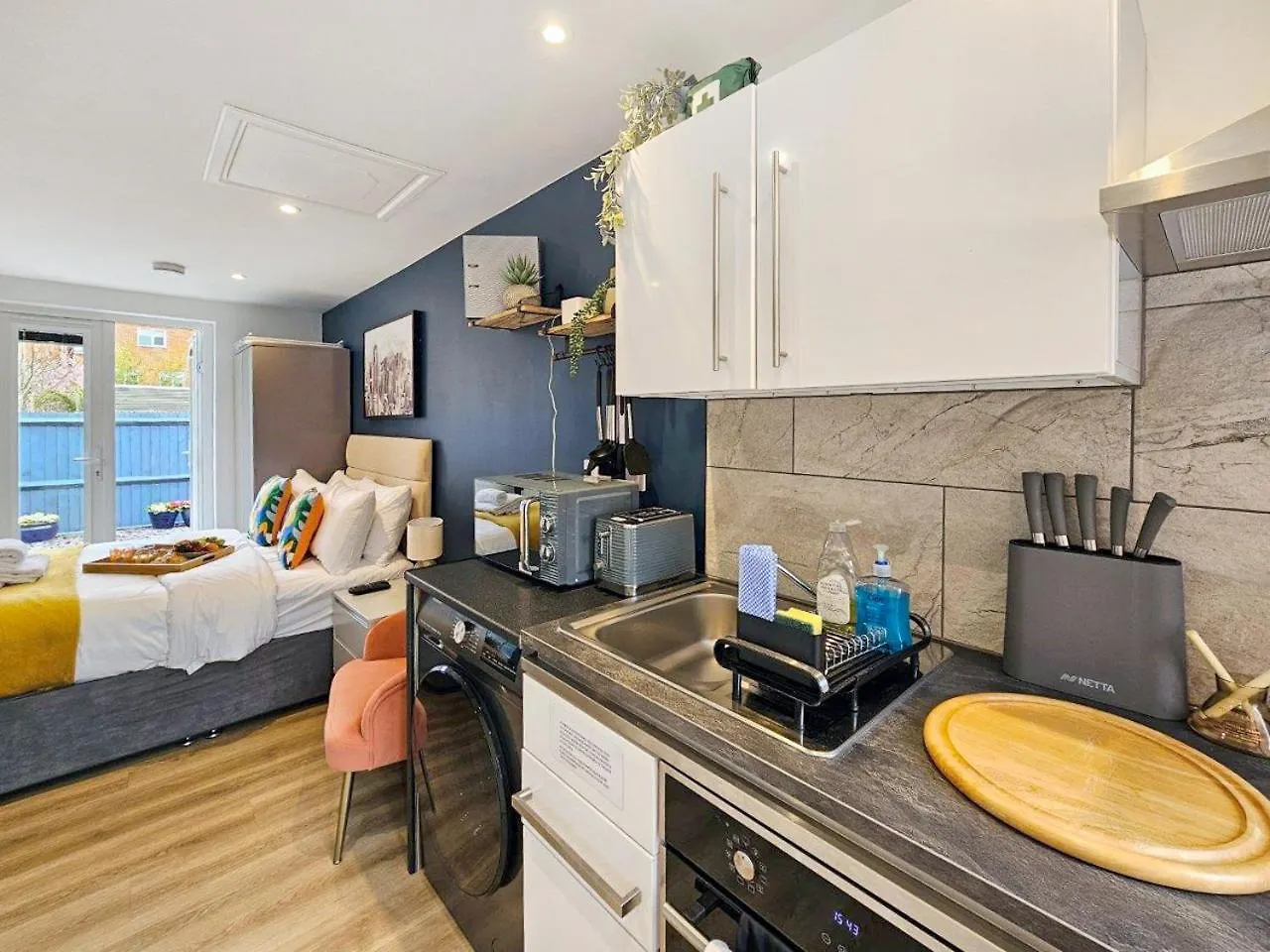Apartment Blue Garden Retreat By Fortuna Property Cheltenham
