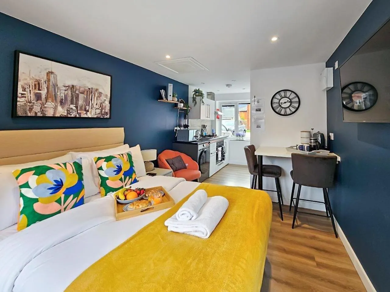 Blue Garden Retreat By Fortuna Property Cheltenham