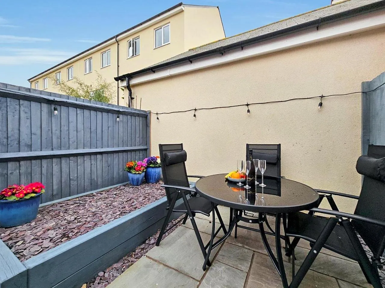 Apartment Blue Garden Retreat By Fortuna Property Cheltenham