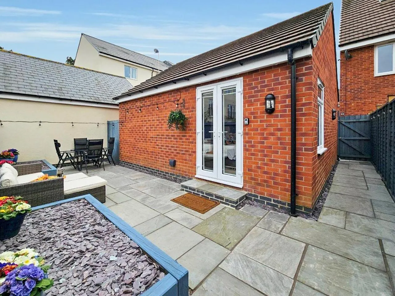 Apartment Blue Garden Retreat By Fortuna Property Cheltenham United Kingdom